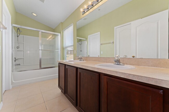 Building Photo - Nice 2/2 Condo w/Garage in Villas of East ...