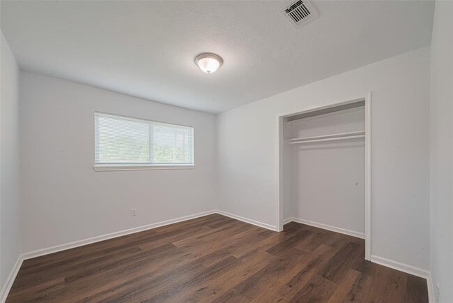 Building Photo - 7926 Jonquil Dr