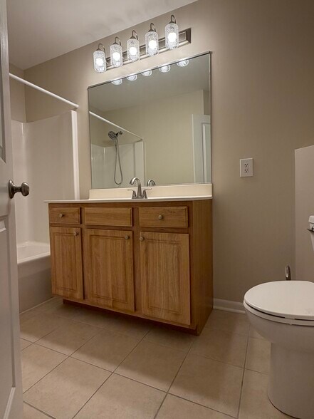 Building Photo - 10557 Maine Dr