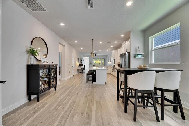 Building Photo - 5541 Del Coronado Dr