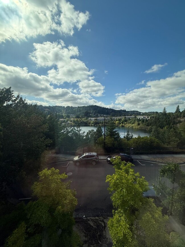 Building Photo - Spacious Beaverton Living – Prime Location...