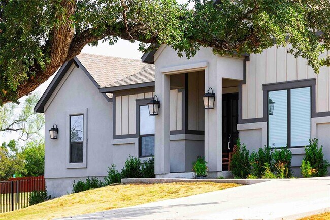 Building Photo - 104 Lazy Oak Pl