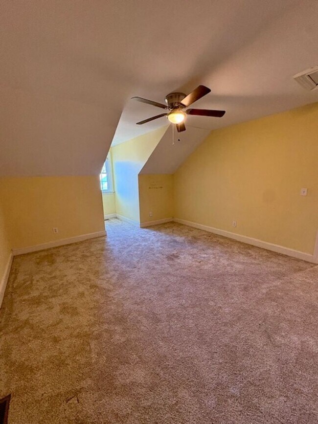 Building Photo - Spacious Five Bedroom Home in Mount Pleasant