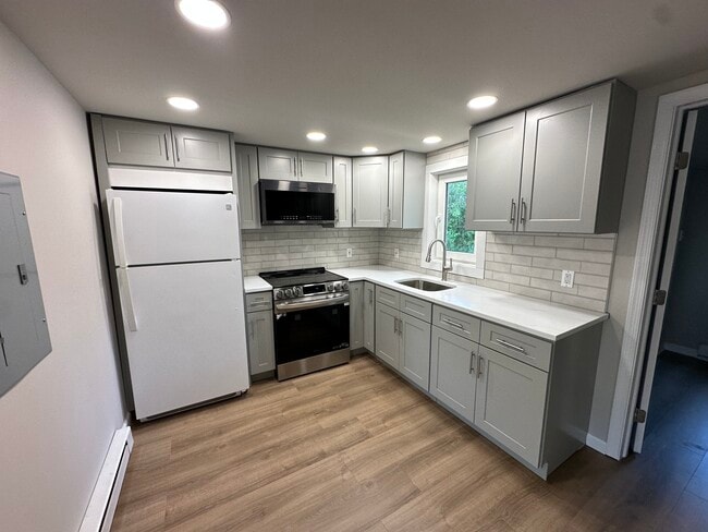 Building Photo - 138 Sopher St