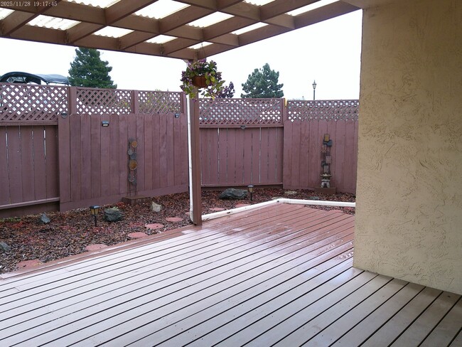 Building Photo - 726 Almond Dr