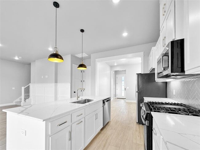 Building Photo - 2608 Crescent Ave