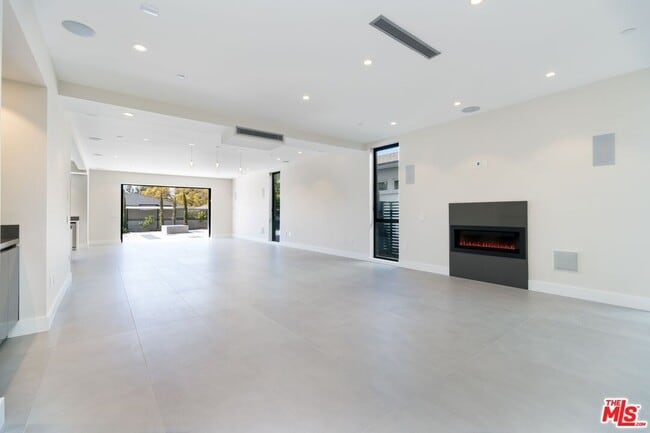 Building Photo - 159 S Bowling Green Way