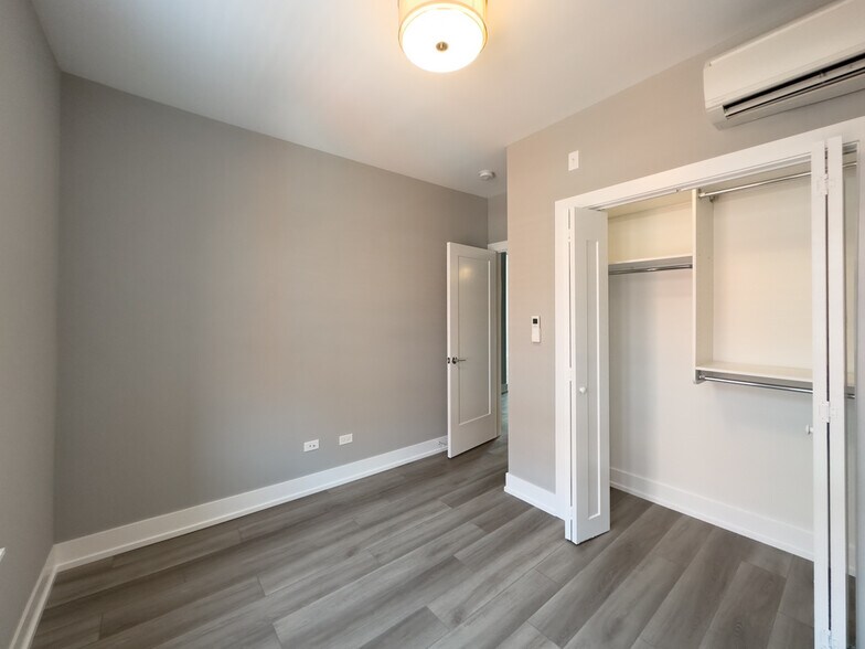 Building Photo - 3931 N Janssen Ave