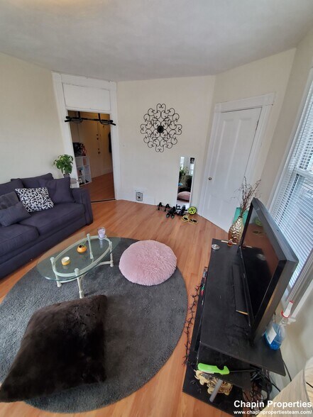 Building Photo - 40 Forest St