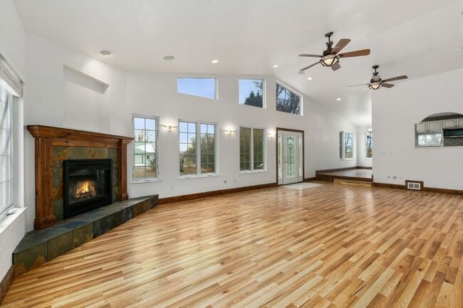 Building Photo - 2856 E 1st St