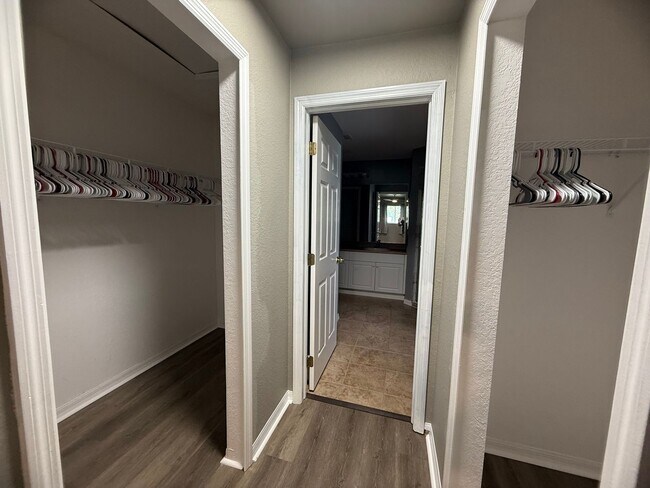 Building Photo - FIRST MONTH'S RENT FREE! STUNNING 4/2/2 IN NW CAPE!