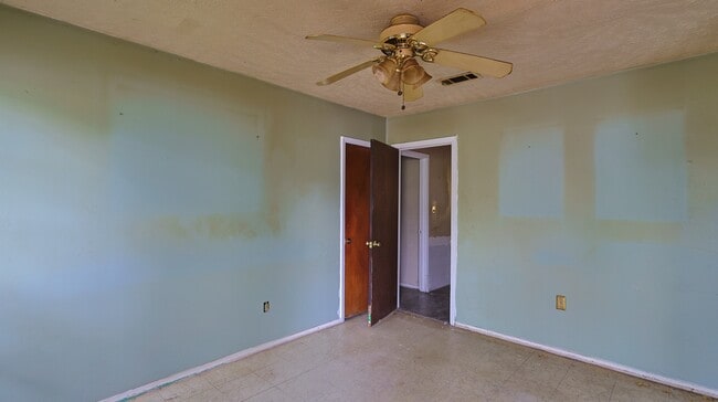 Building Photo - 6605 George Washington Dr