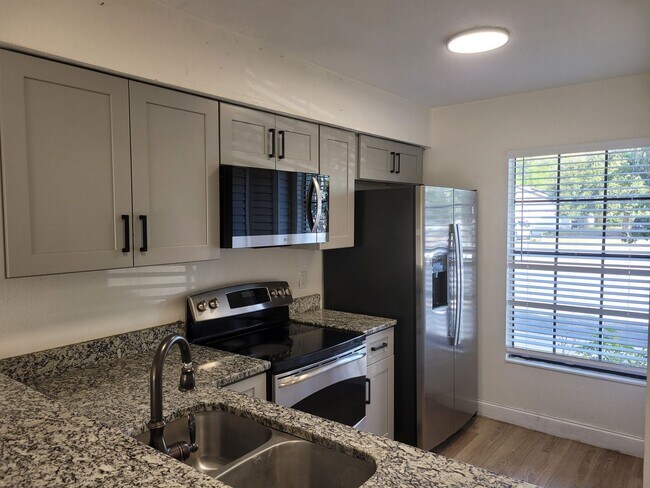 Building Photo - 1236 Dovehill Dr