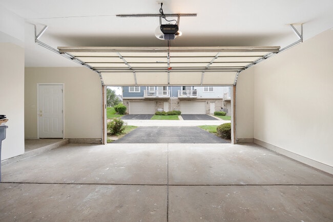 Building Photo - 3061 Hughsdale St