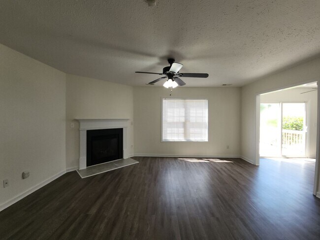 Building Photo - 205 Ashcroft Dr