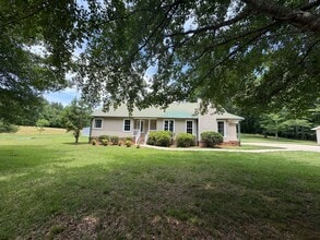 Building Photo - 5126 Hickory Grove Rd