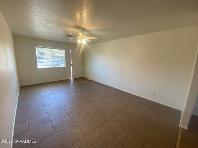 Building Photo - 126 E Paula Cir