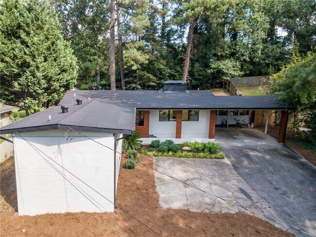 Building Photo - 1723 Dunwoody Pl NE