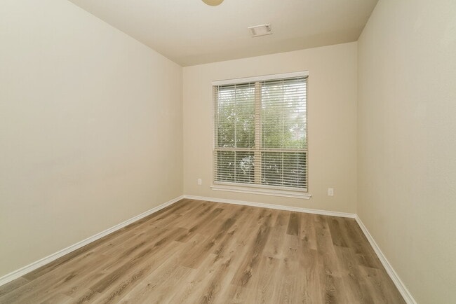 Building Photo - 441 Lacey Oak Lp