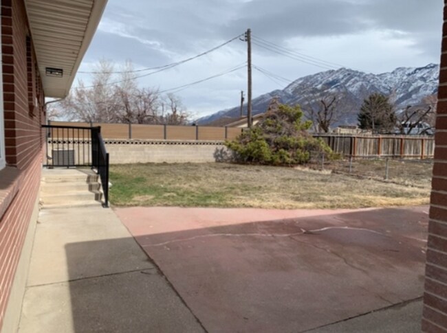 Building Photo - Beautifully Remodeled Cottonwood Heights Home!