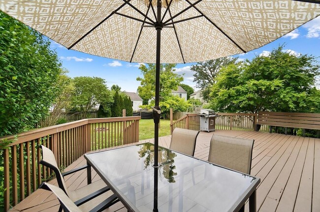 Building Photo - 5710 English Rose Dr