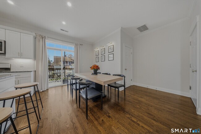 Building Photo - 145 Brentwood Ave