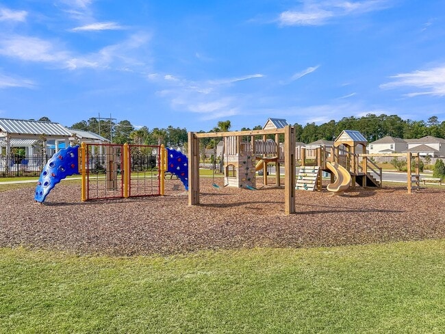 Building Photo - 3 Bedroom 2.5 Bath Located in Pine Hills in Summerville