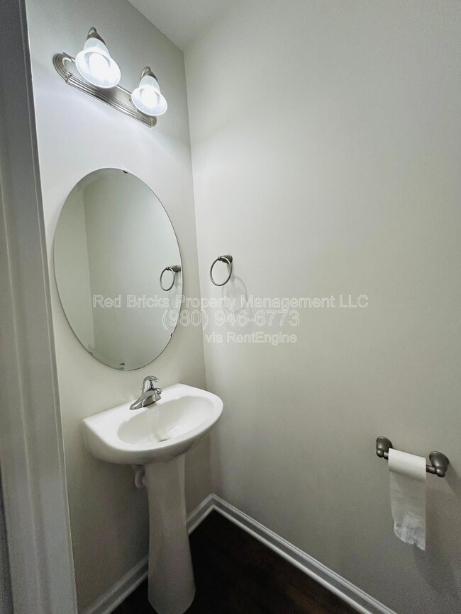 Building Photo - 9315 Grand Valley Dr