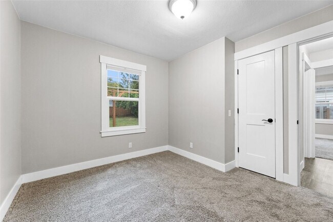 Building Photo - South D Street