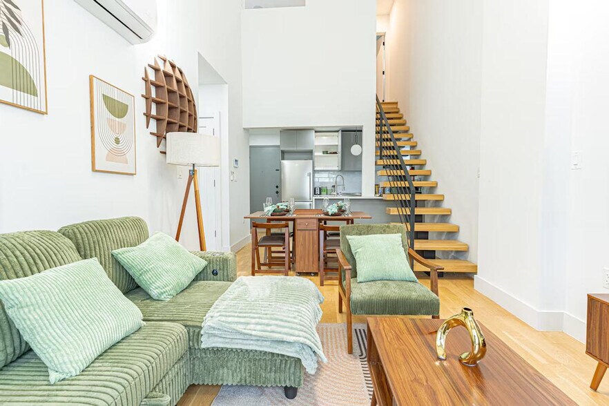 Primary Photo - 1293 Decatur St