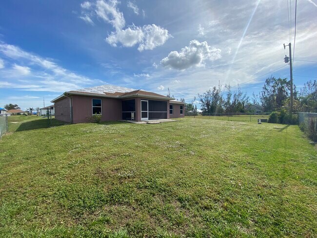 Building Photo - 1804 NW 1st Ave