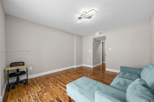 Building Photo - 1690 NE 191st St