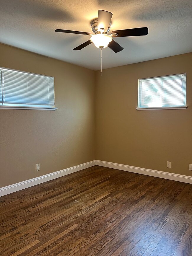 Building Photo - BEAUTIFUL 4 BED CARMICHAEL HOME WITH POOL!!