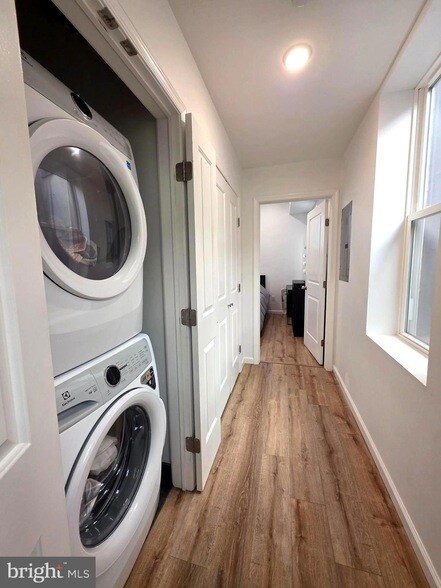 Building Photo - 742 S 4th St