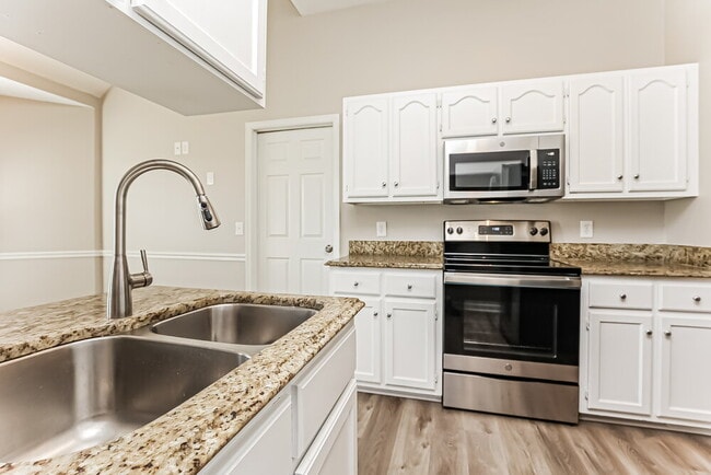 Building Photo - 136 S Birchwood Dr