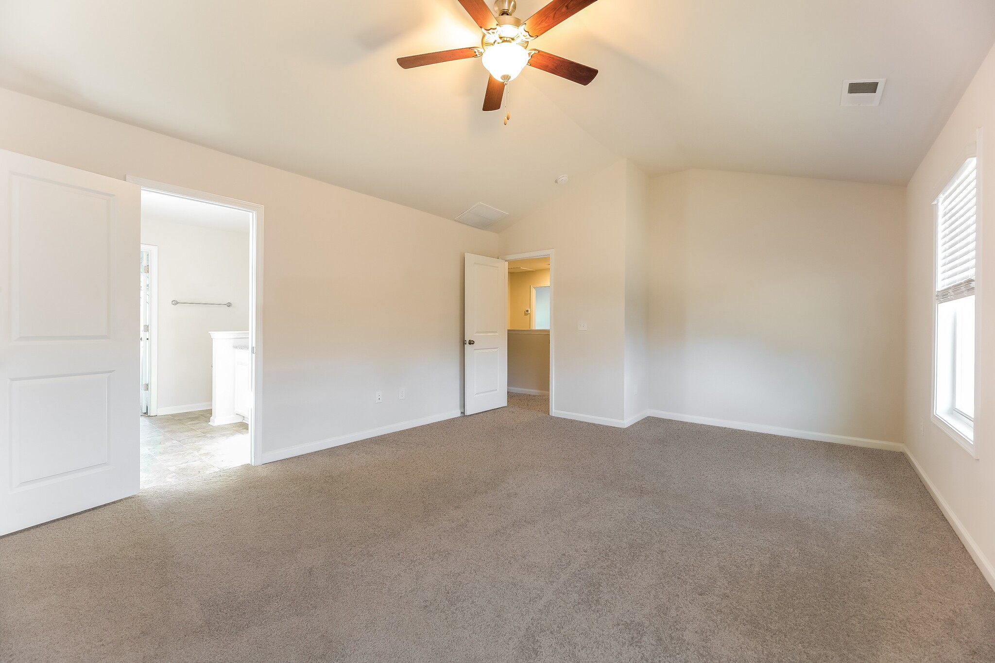 Building Photo - 352 White Peach Wy