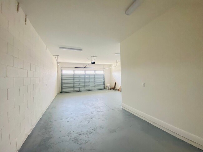 Building Photo - Luxury house for rent