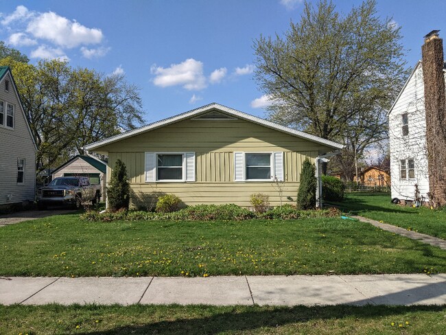 Building Photo - 1506 Kilbourn St