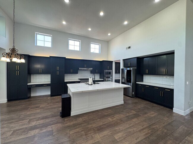 Building Photo - Welcome to the Quail Lake Gated Community!!!