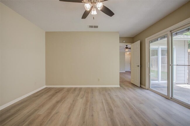 Building Photo - 306 Corral Ln