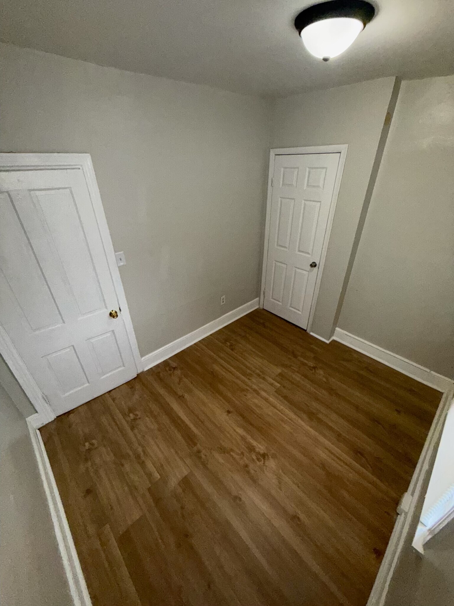 bedroom - 803 N DuPont St