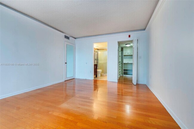 Building Photo - 9040 SW 125th Ave