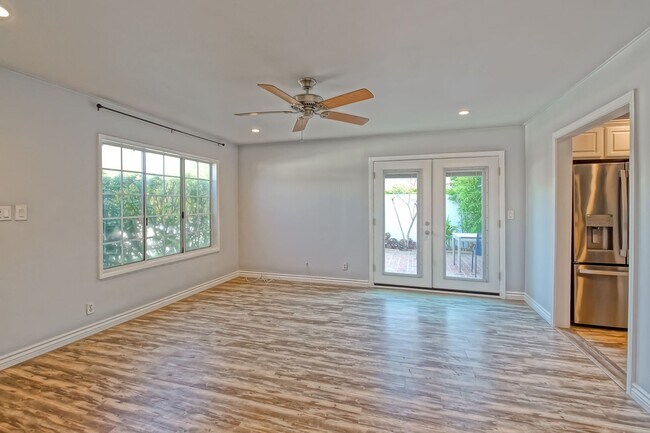 Building Photo - CHARMING & AIRY HOME W/ SPACIOUS FENCED YARD & LARGE 2-CAR GARAGE CLOSE TO SCHOOLS, SHOPPING & MI...