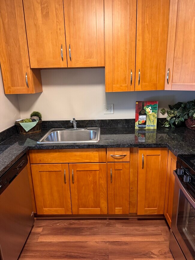 Building Photo - Whitman Manor