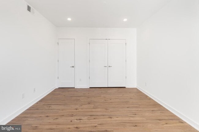 Building Photo - 304 Master St