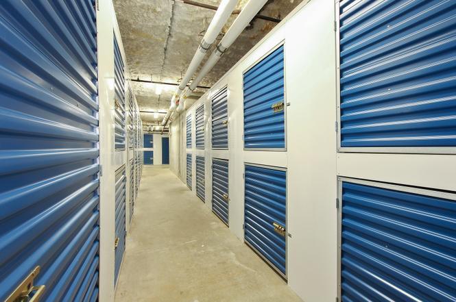 Building Photo - 235 W Van Buren St