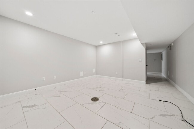 Building Photo - 469 Sherman St