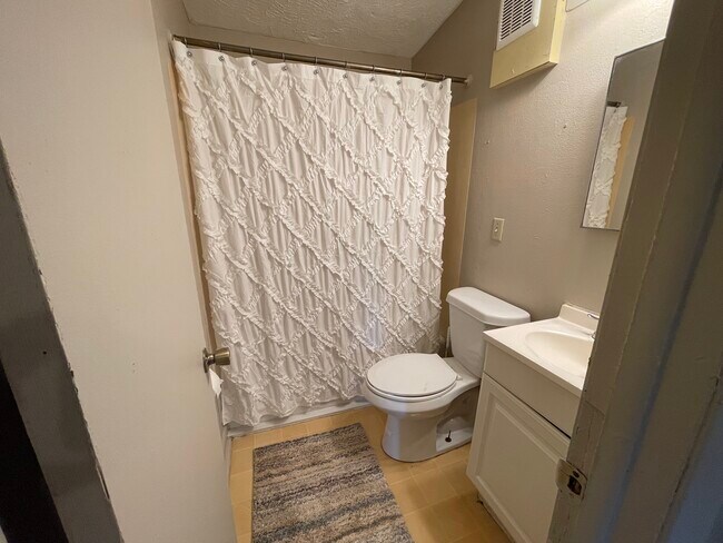 Building Photo - 5421 N 37th St