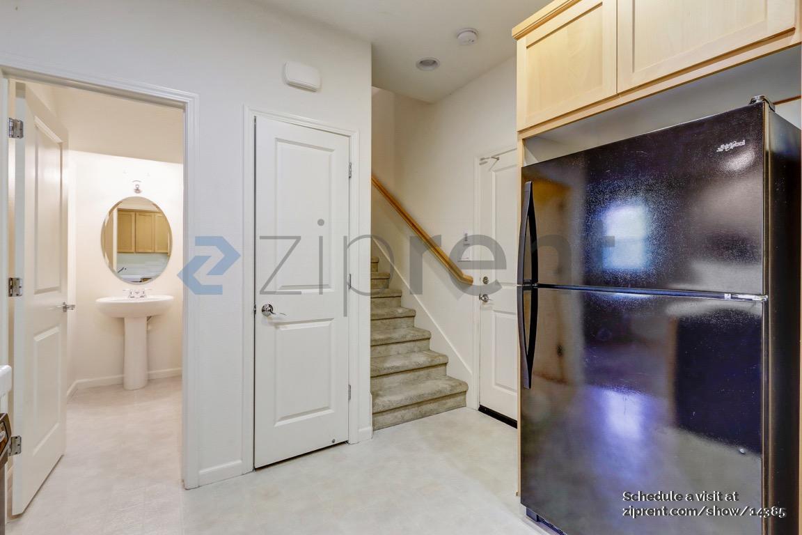 Building Photo - Unit