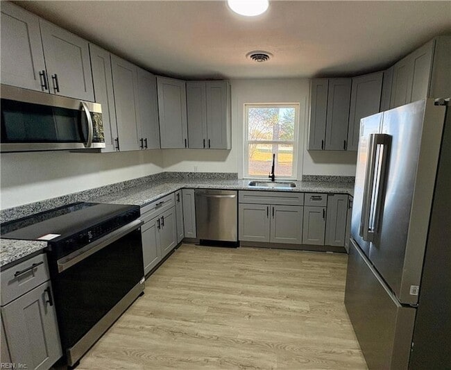 Building Photo - 889 W Main St